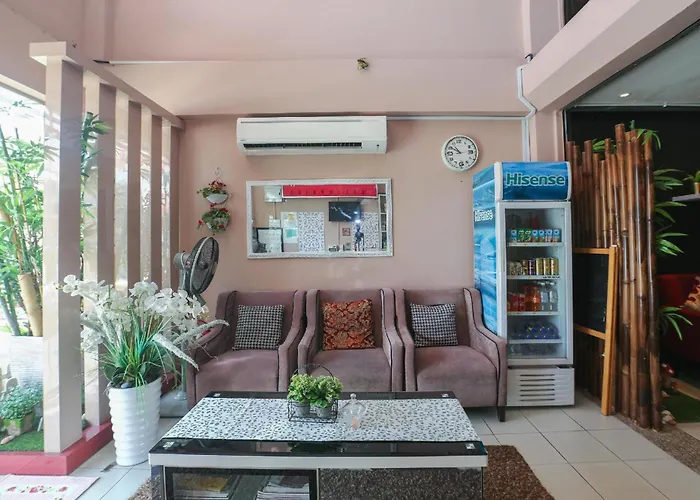Spot On 89796 D'Noor Budget Inn