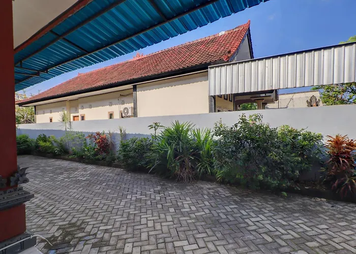 Oyo Life 92838 Kost Ibu Surya