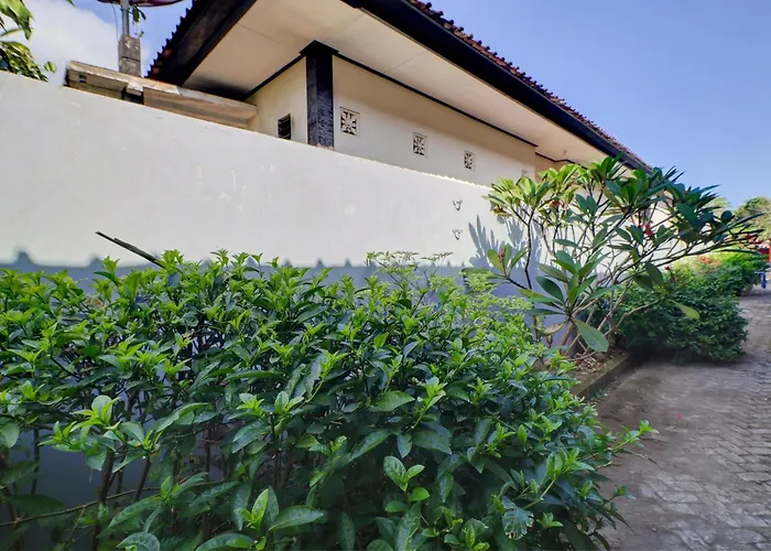 Oyo Life 92838 Kost Ibu Surya