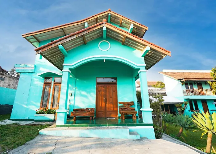 Oyo 93248 Villa Syariah Astuti Lestari