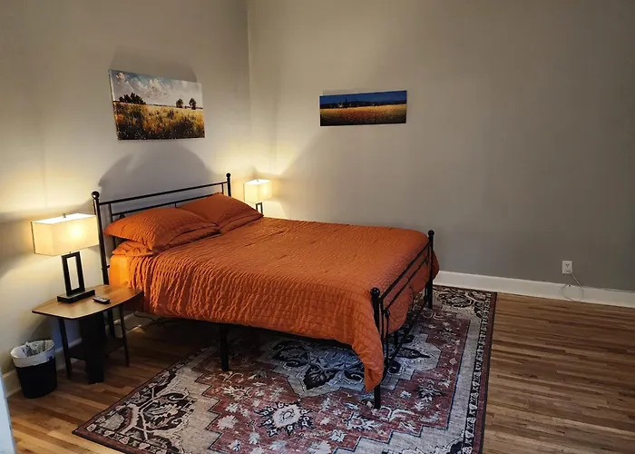 Spacious 2Br Apt Downtown, 2 Blocks From State Capitol