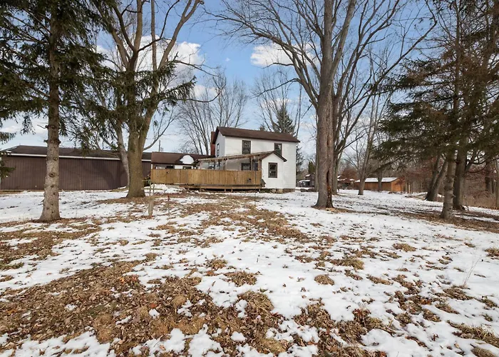 Farmhouse In Battle Creek Whit Hub Tube