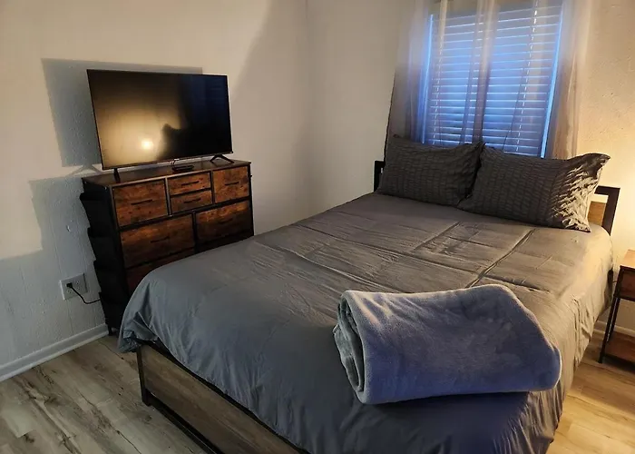 Serenity On Over An Acre Easy Access To 311 And Hpu