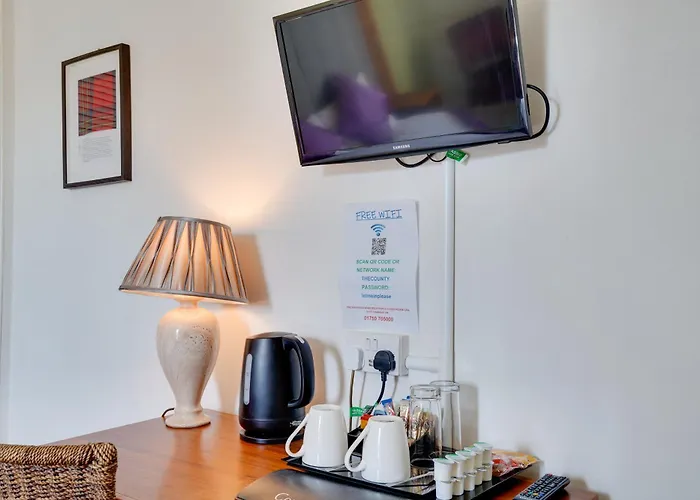 The County Hotel - Self Check-In, Ultra Fast Wi-Fi, Free Parking, Central Location
