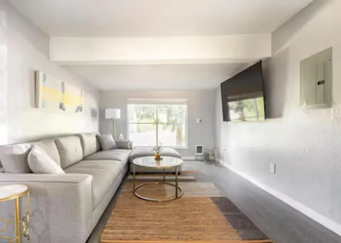 Tranquil Gem In Renton Minutes From Seattle