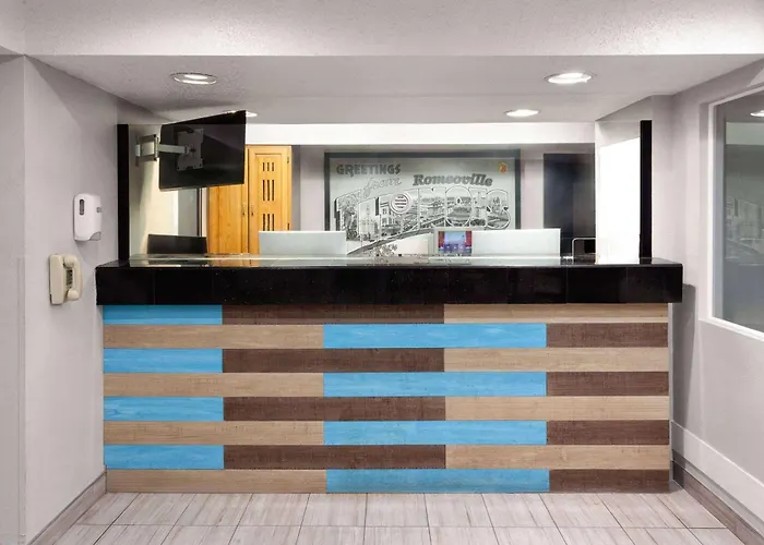 Super 8 By Wyndham Romeoville Bolingbrook