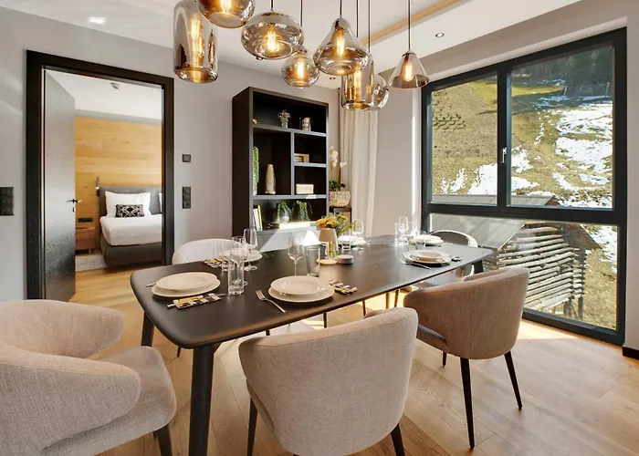 Alpine Chic - Fireplace Views & Ski Resorts