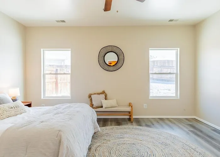 Lovely, Spacious 3 Bedroom Townhome