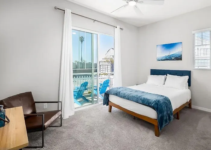Large 4 Bedroom Close To Beach