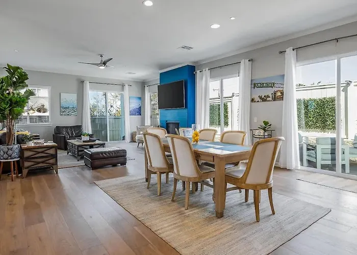 Large 4 Bedroom Close To Beach