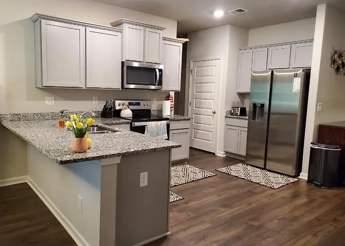Pet Friendly, Free Breakfast, 3Bed 2Bath Covington Cozy Hideaway