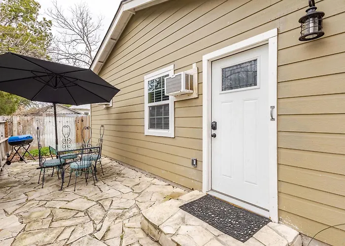 Elm Street Cottage