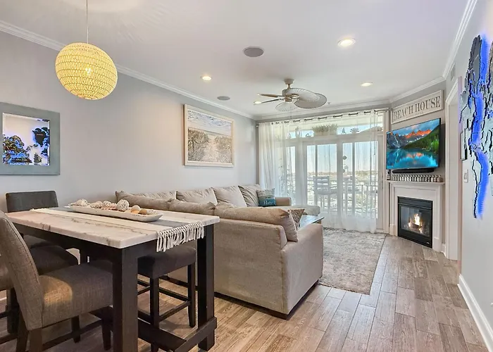 Luxurious Penthouse, King Beds. Dog & Ada Friendly
