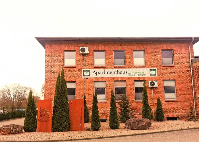 Unterwegs ins Apartmenthaus ehemalige Apartmenthaus Unterwegs