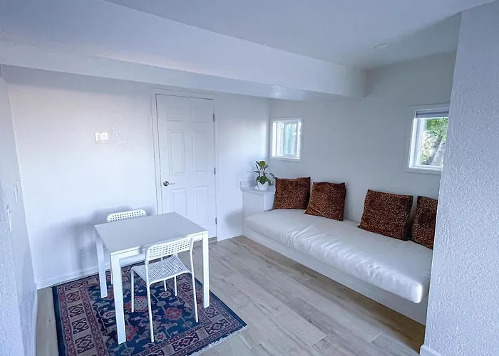 Modern 1-Bedroom Cozy Retreat