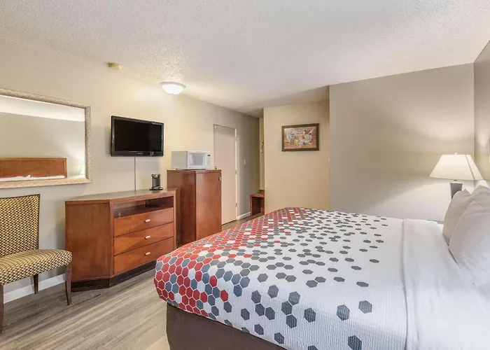Econo Lodge Inn & Suites Yreka