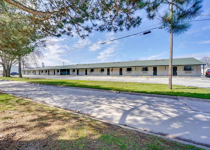 Pet-Friendly Studio Near Lighthouse Beach!