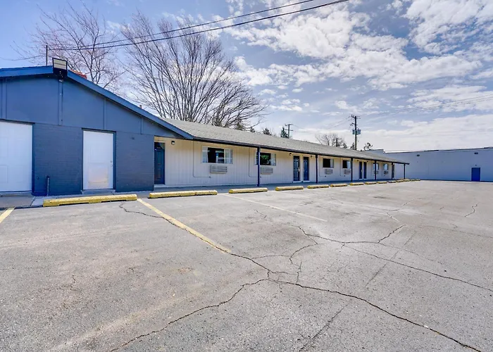 Pet-Friendly Studio Near Lighthouse Beach!