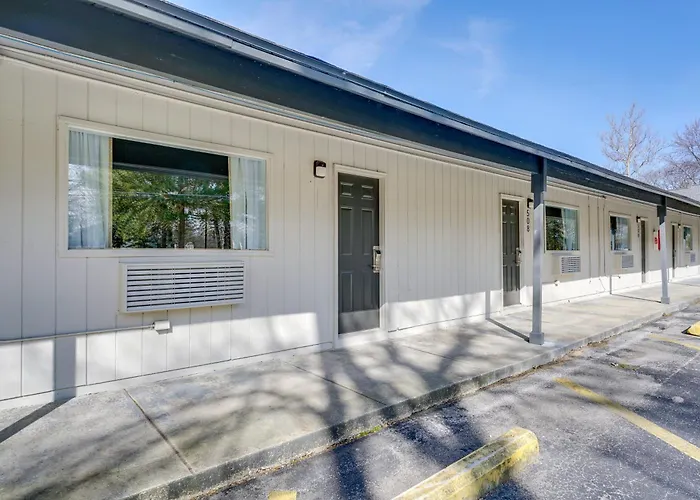 1 Mi To Riverfront: Walkable Port Huron Studio