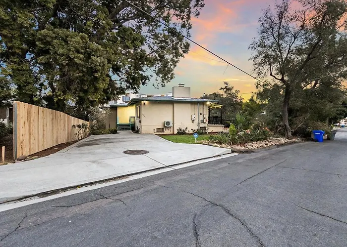 Entire Private Home With 4 Bedrooms 3 Bath, King Bed, Large Yard & Prime Area, Ranch Style, Available Now