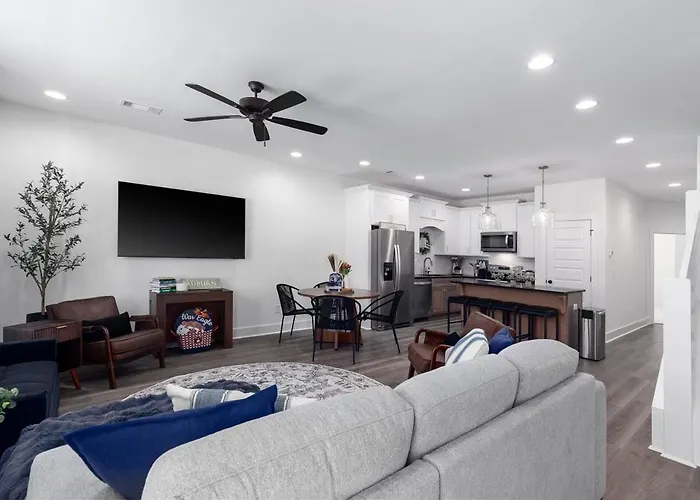 Modern Comfort Near Au L Perfect For Families & Fans