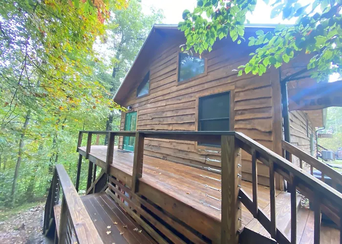 The Treehouse At The Rustic Retreat