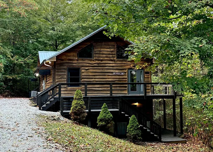 The Treehouse At The Rustic Retreat