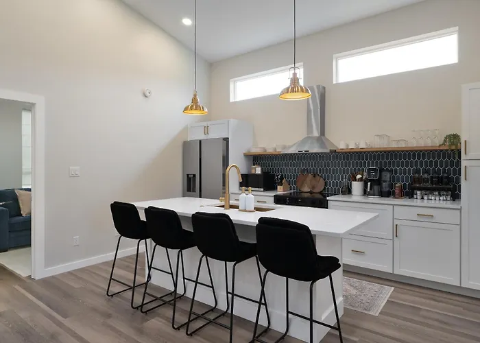 Modern Lake House 3 Blocks From The Lake!