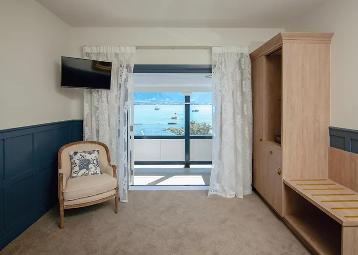 The Pier Hotel