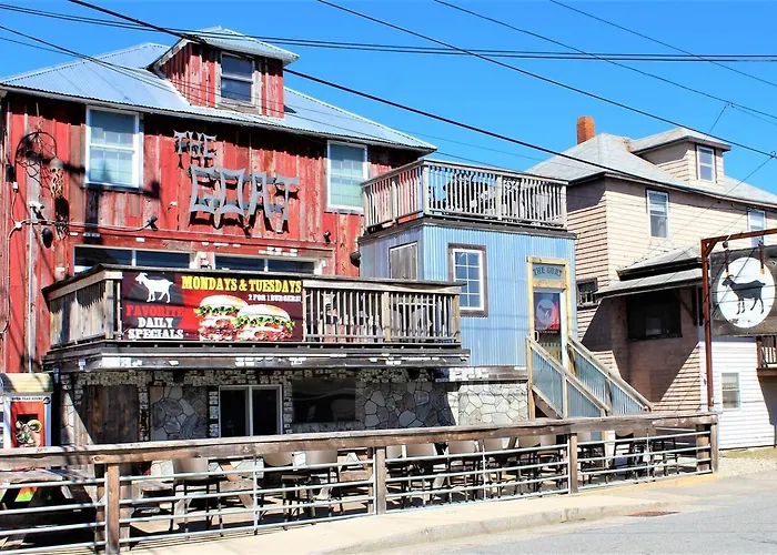 The Salty Dog Pet Friendly Private Yard