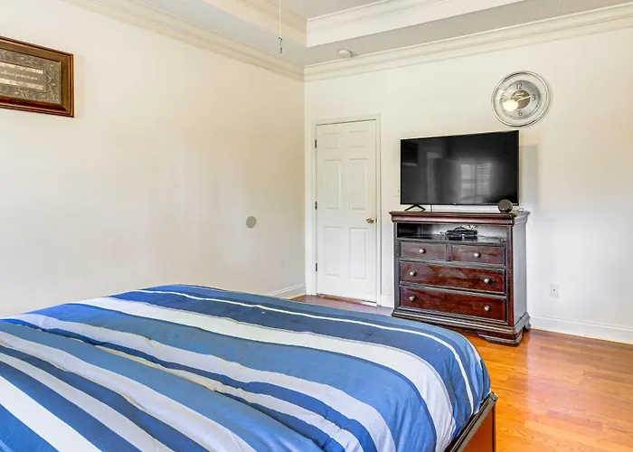 6 Mi To Dtwn Albany: Convenient Home W/ Patio