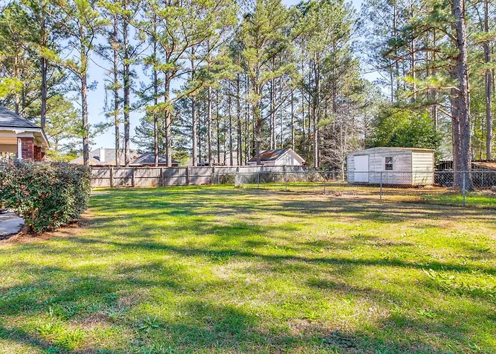 6 Mi To Dtwn Albany: Convenient Home W/ Patio