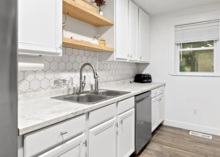 Charming Single-Family Home Between Ocean City & Assateague Island Pet-Friendly Retreat