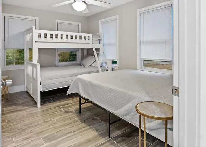 Charming Single-Family Home Between Ocean City & Assateague Island Pet-Friendly Retreat