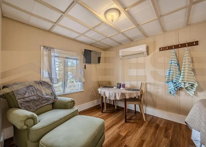 Beach Cabin #4