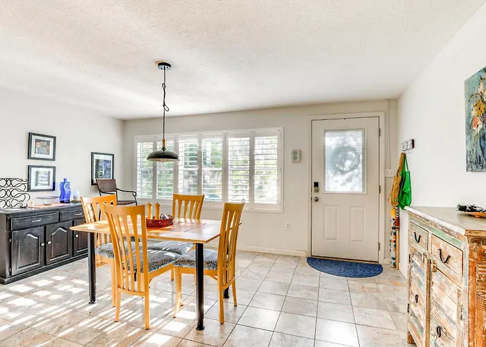 Englewood Bungalow 1 Mi To Beach: Pets Welcome!
