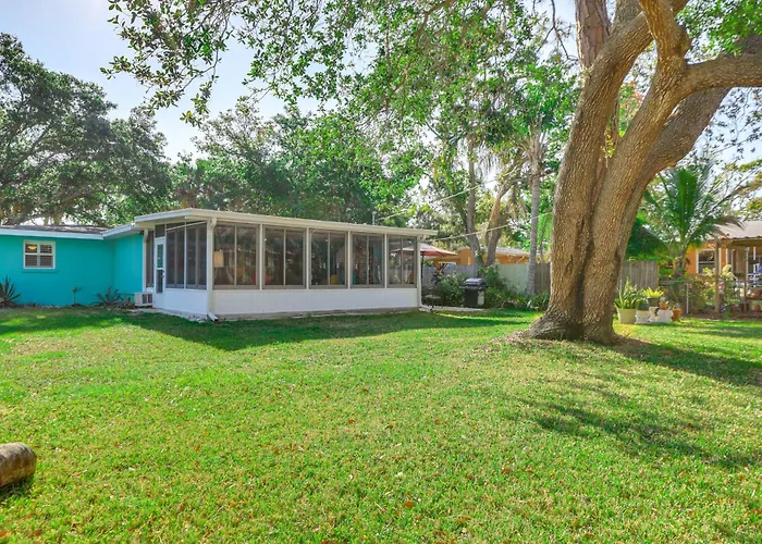 Englewood Bungalow 1 Mi To Beach: Pets Welcome!