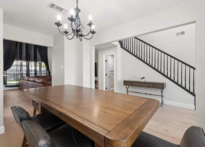 Spacious 5-Bedroom Villa In Welcoming Burleson With Wifi, Ac