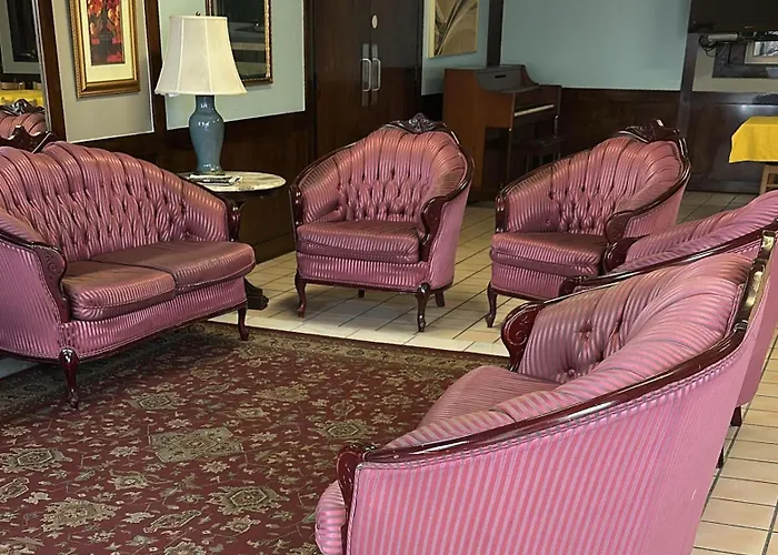 Napoleon Inn And Suites