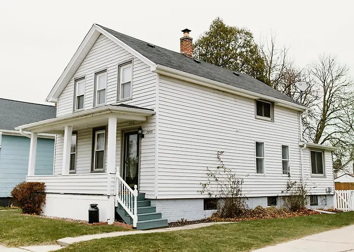 Spacious Home Near Lake Mi W Fire Pit