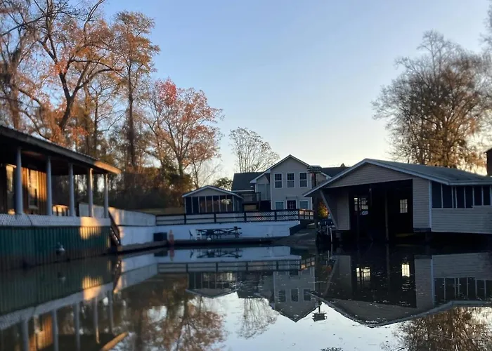 Waterfront Paradise Kayaks & Private Boat Ramp