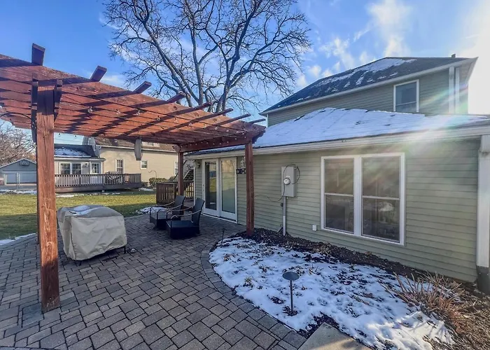 3Bed 2Bath Outdoor Oasis, Fenced Yard, Hot Tub!