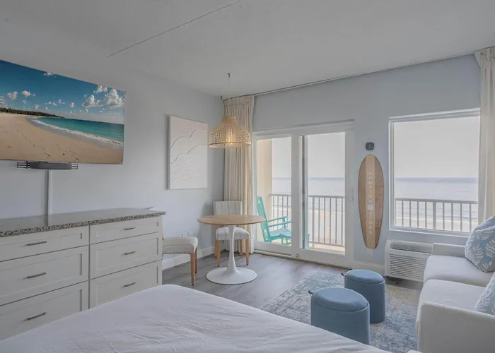 Hampton Tides-Ocean View-Top Floor With Balcony