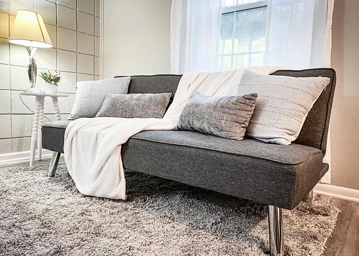 Sfa Retreat, Spacious Downtown Apartment