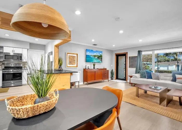 Newly Renovated - Sunny Family Haven In Pompano