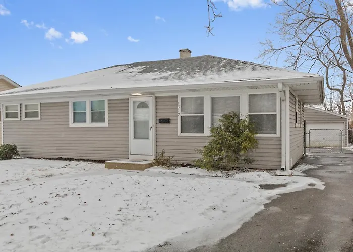 Charming 3 Bed 1 Story Home Near Naval Base