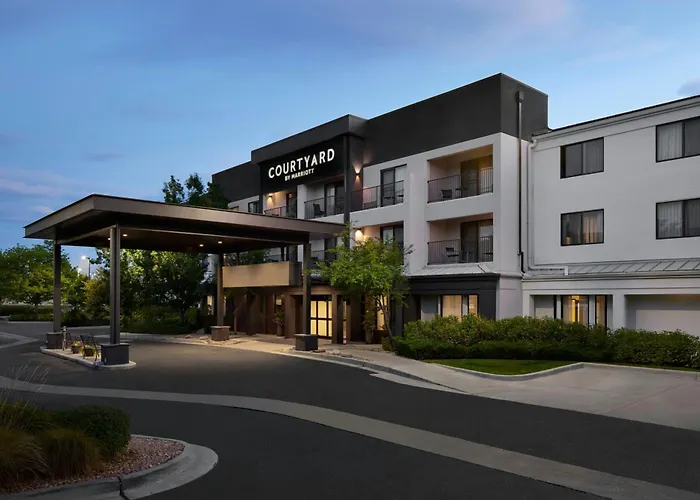 Courtyard Boulder Longmont