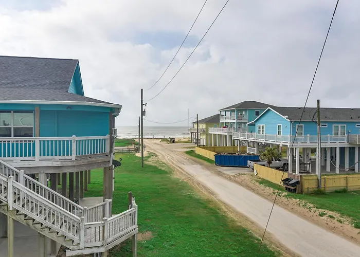 1 Block To Shore: Crystal Beach Gem, Deck & Views
