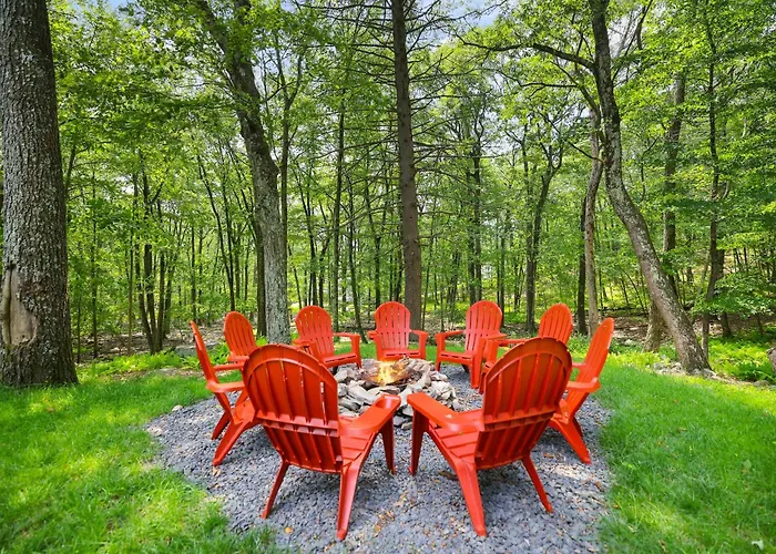 Secluded Cabin, Jacuzzi, Pool Table, King Bed & Fire Pit