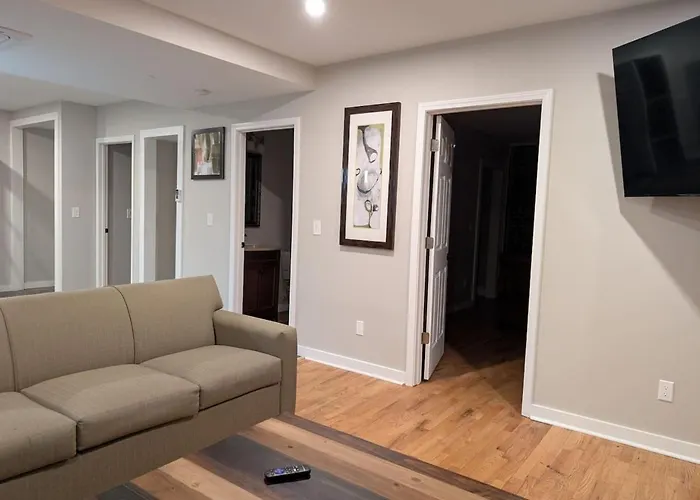 New Modern 2 Bedroom In Excellent Location